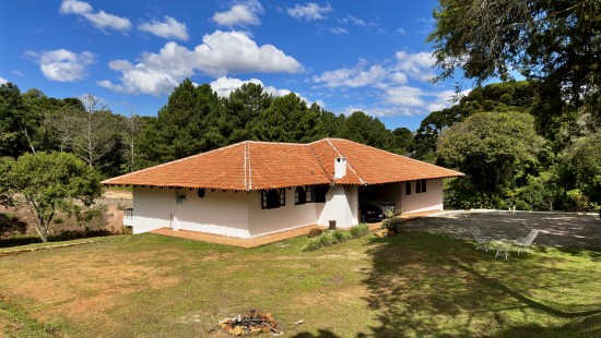 CASA COM AMPLO TERRENO SANTA CANDIDA