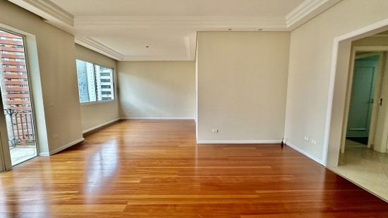 APARTAMENTO AMPLO NO BATEL