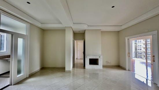 APARTAMENTO AMPLO NO BATEL