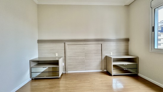 APARTAMENTO AMPLO NO BATEL