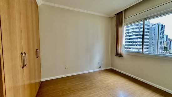 APARTAMENTO AMPLO NO BATEL