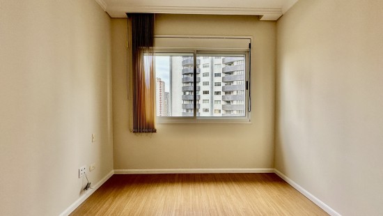 APARTAMENTO AMPLO NO BATEL