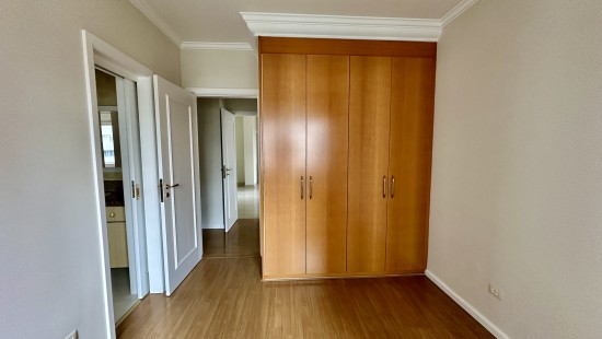 APARTAMENTO AMPLO NO BATEL