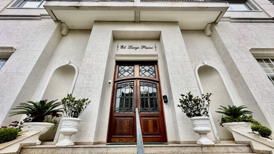 APARTAMENTO AMPLO NO BATEL