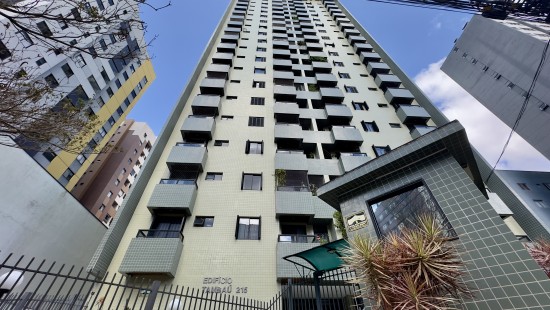 APARTAMENTO AMPLO NO ÁGUA VERDE