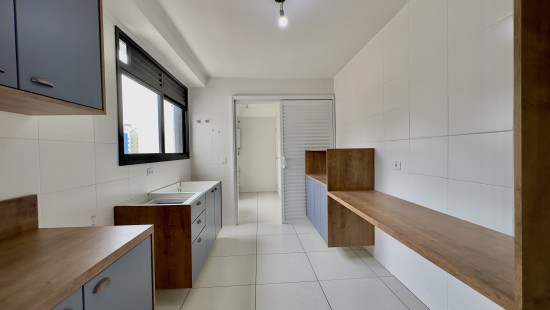 AMPLO APARTAMENTO ÁGUA VERDE