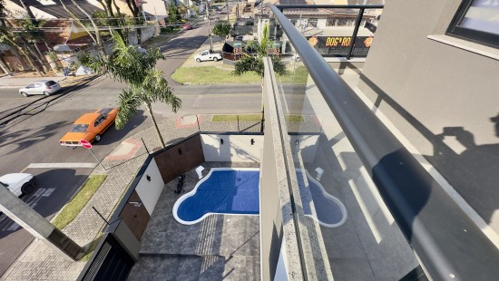 SOBRADO TRIPLEX MOBILIADO HAUER